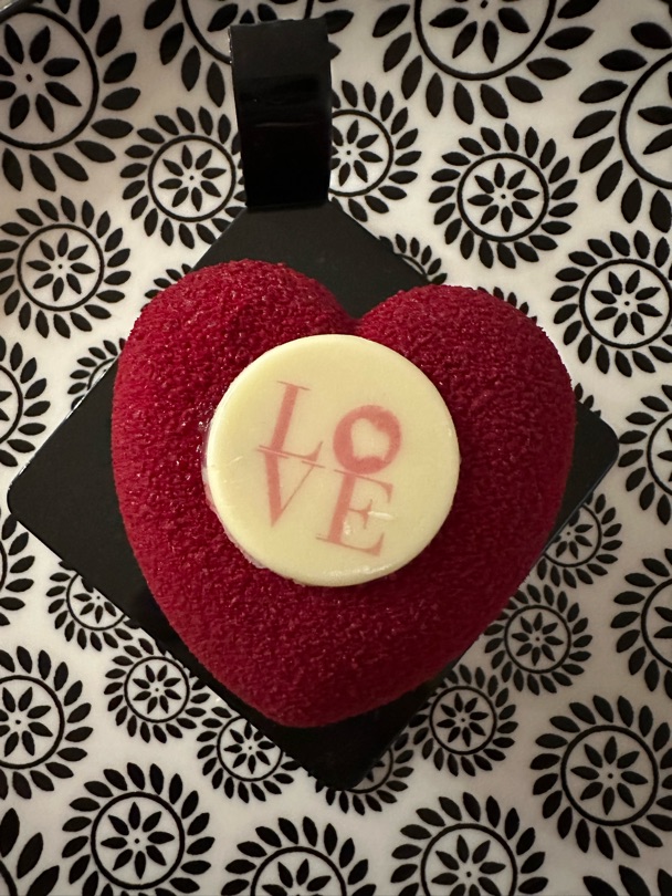 image  1 Valentines heart cake